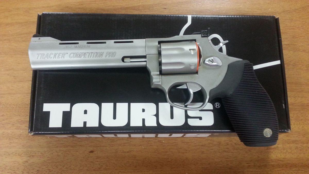 Taurus 627 Tracker Ss6